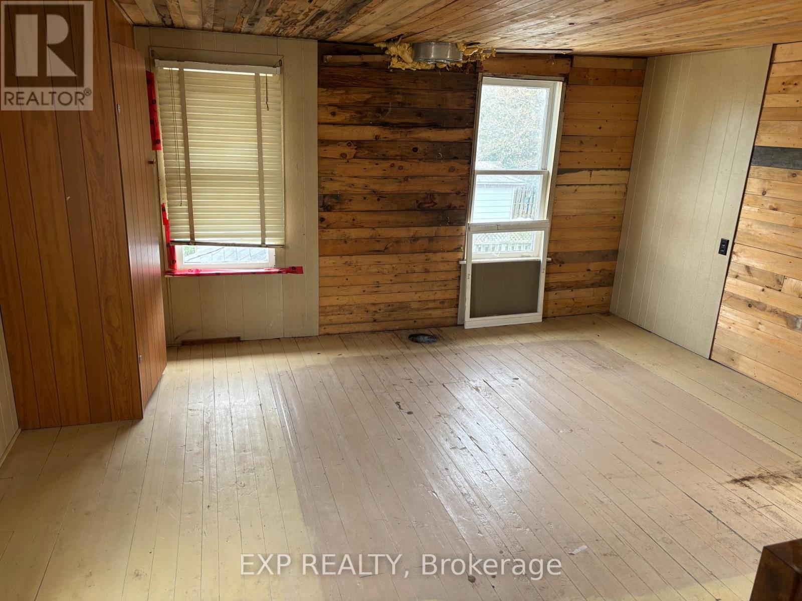 83 Queen Street S, Renfrew, Ontario  K7V 2A8 - Photo 21 - X12118417
