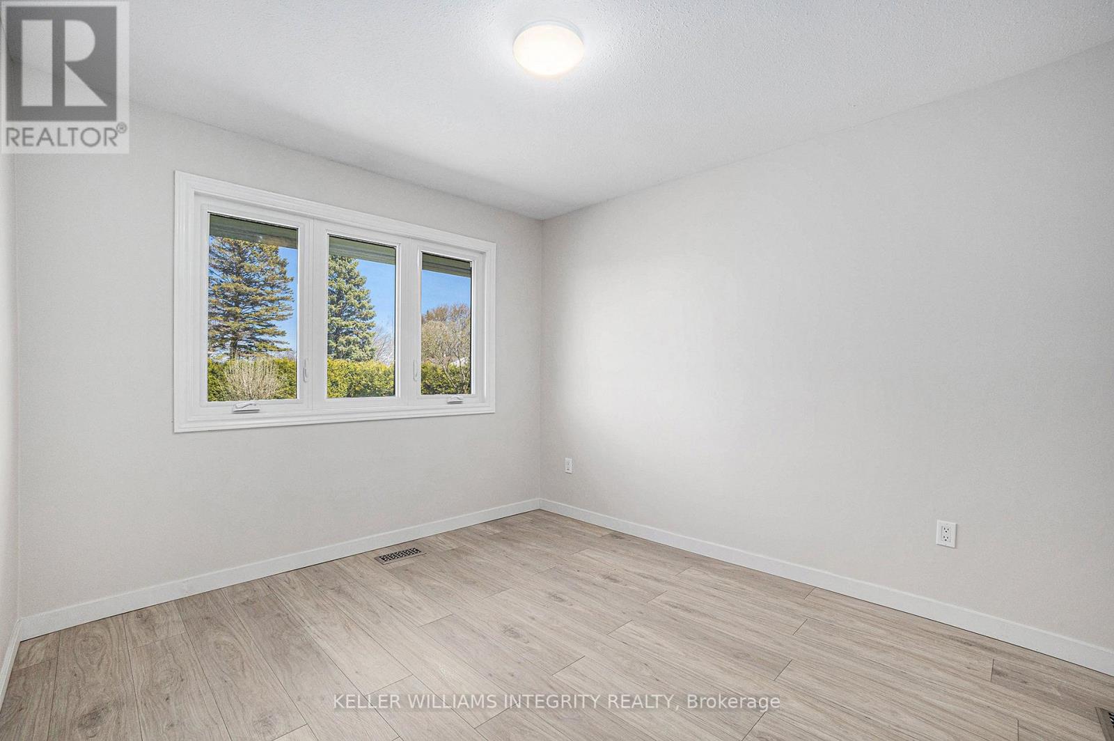 1401 Lowen Drive, Ottawa, Ontario  K1V 1H3 - Photo 17 - X12118392