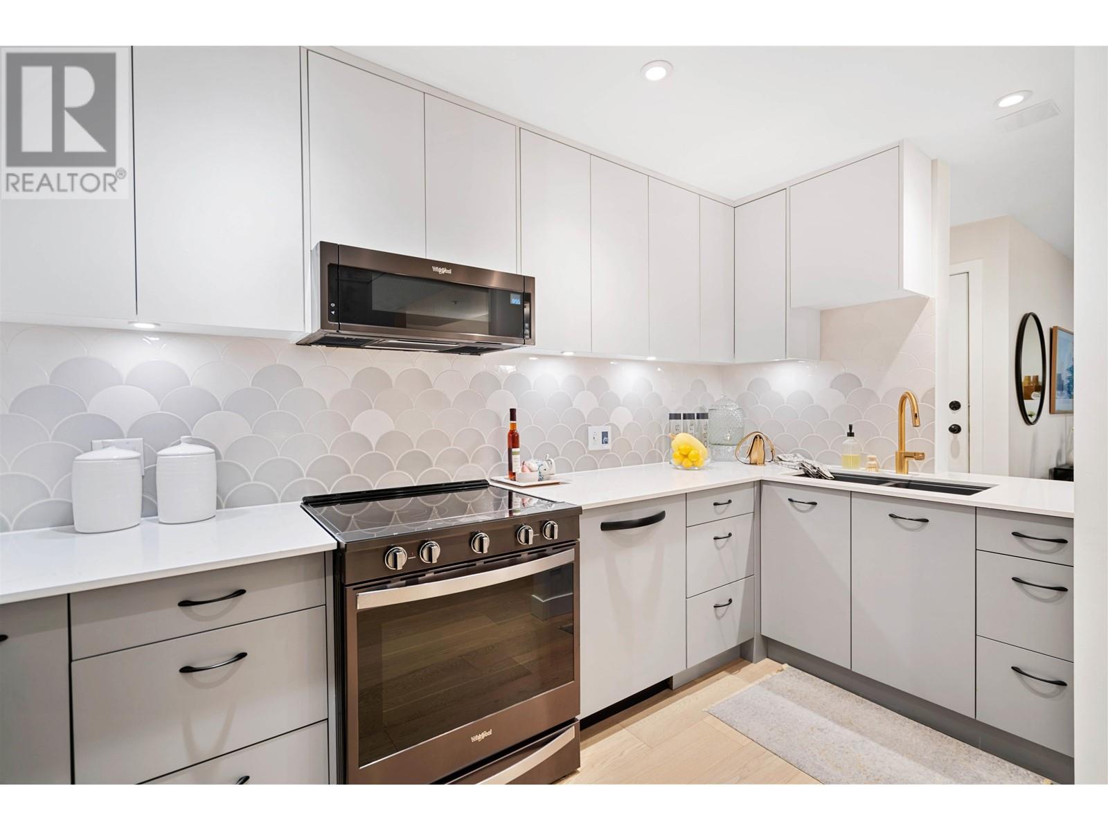 2422 E 8th Avenue, Vancouver, British Columbia  V5M 4V4 - Photo 7 - R2997267