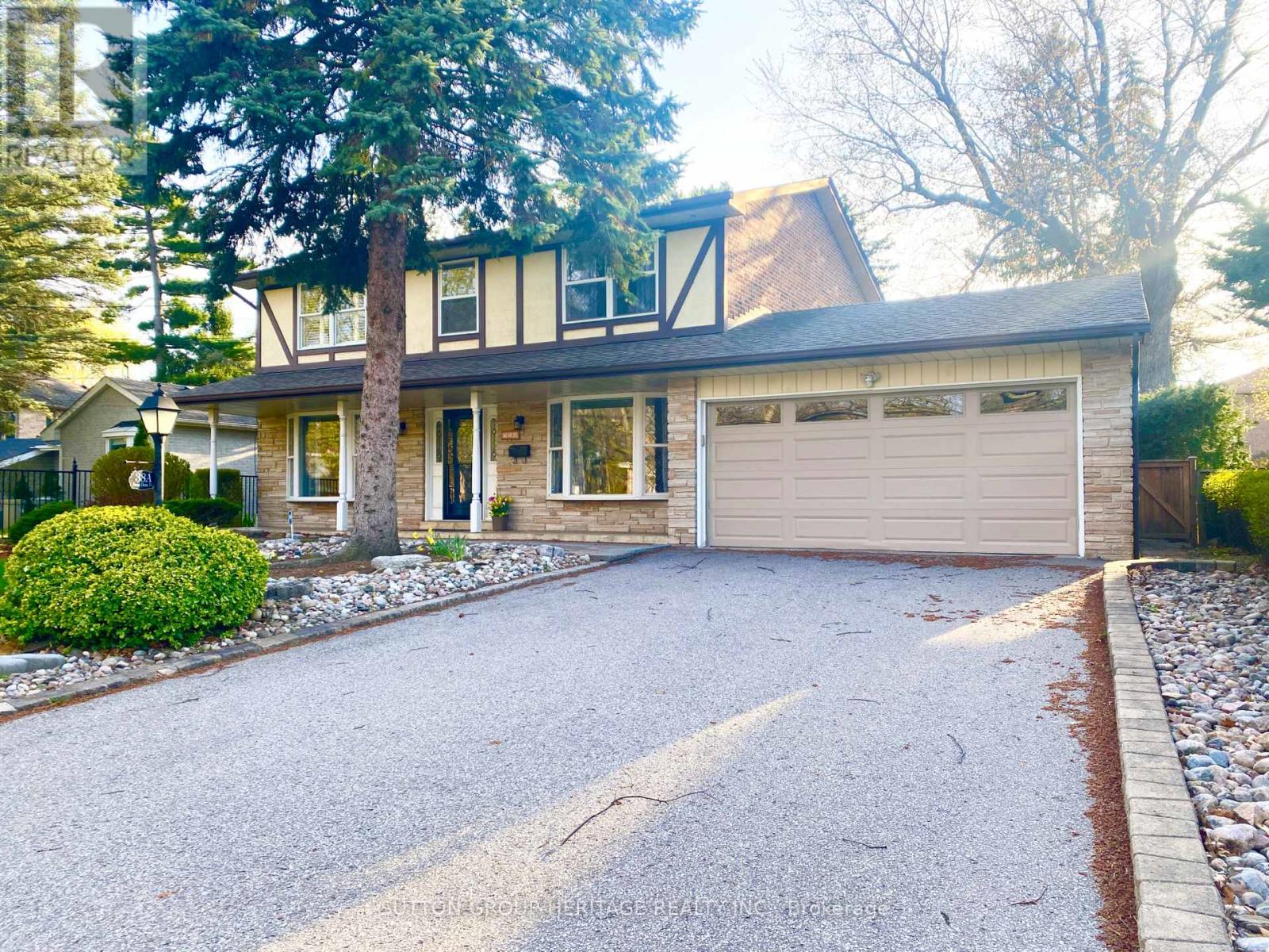 <div class="slider-price">$1,299,000</div><p>38a Deep Dene Drive, Toronto, Ontario</p>