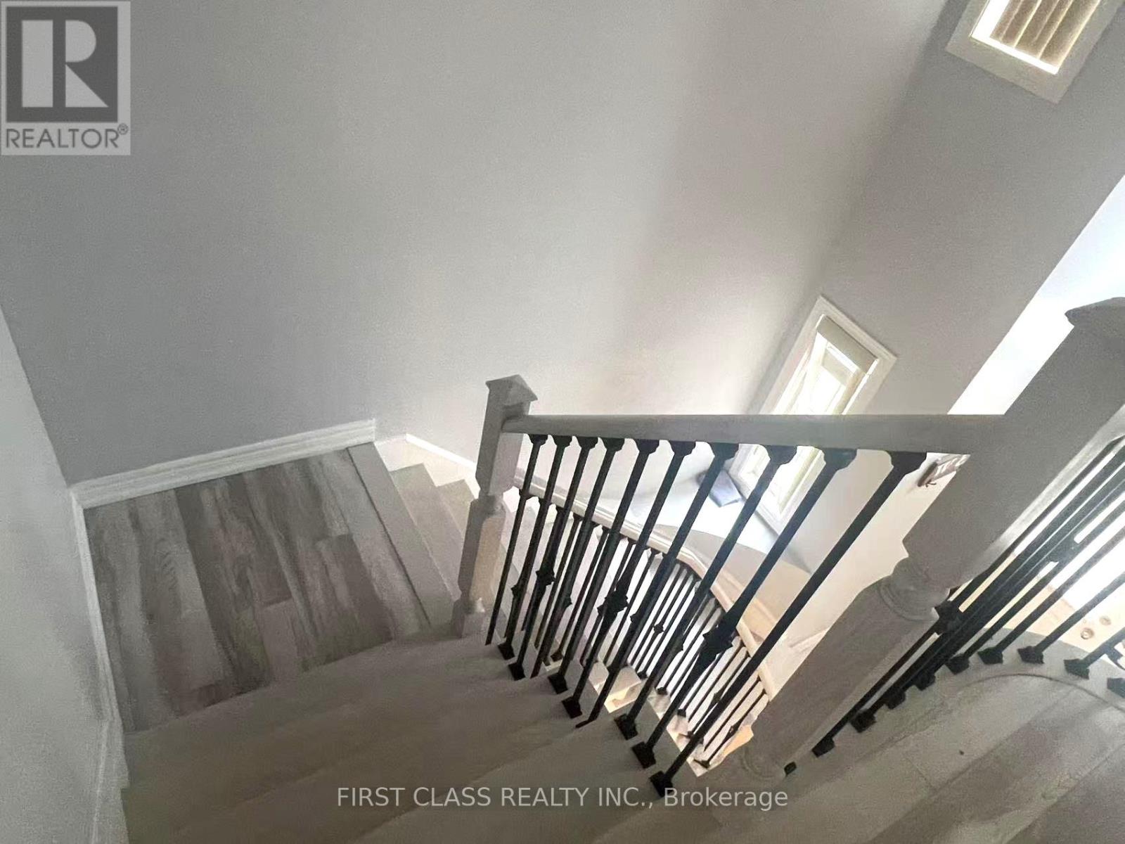 35 West Normandy Drive, Markham, Ontario  L6B 0A6 - Photo 5 - N12049833
