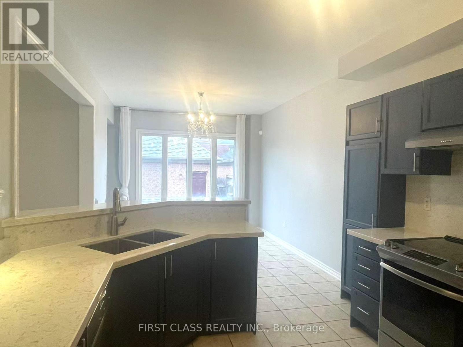 35 West Normandy Drive, Markham, Ontario  L6B 0A6 - Photo 7 - N12049833