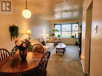 138 Longford Drive, Newmarket, Ontario  L3Y 2Y5 - Photo 9 - N12118243