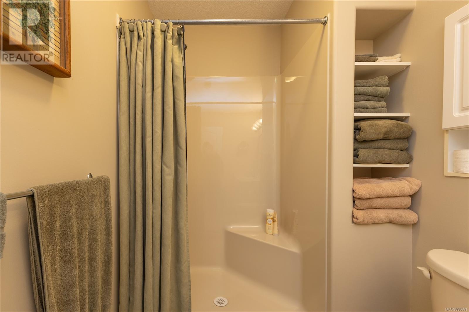 Property at 350 Stratford Dr image 3