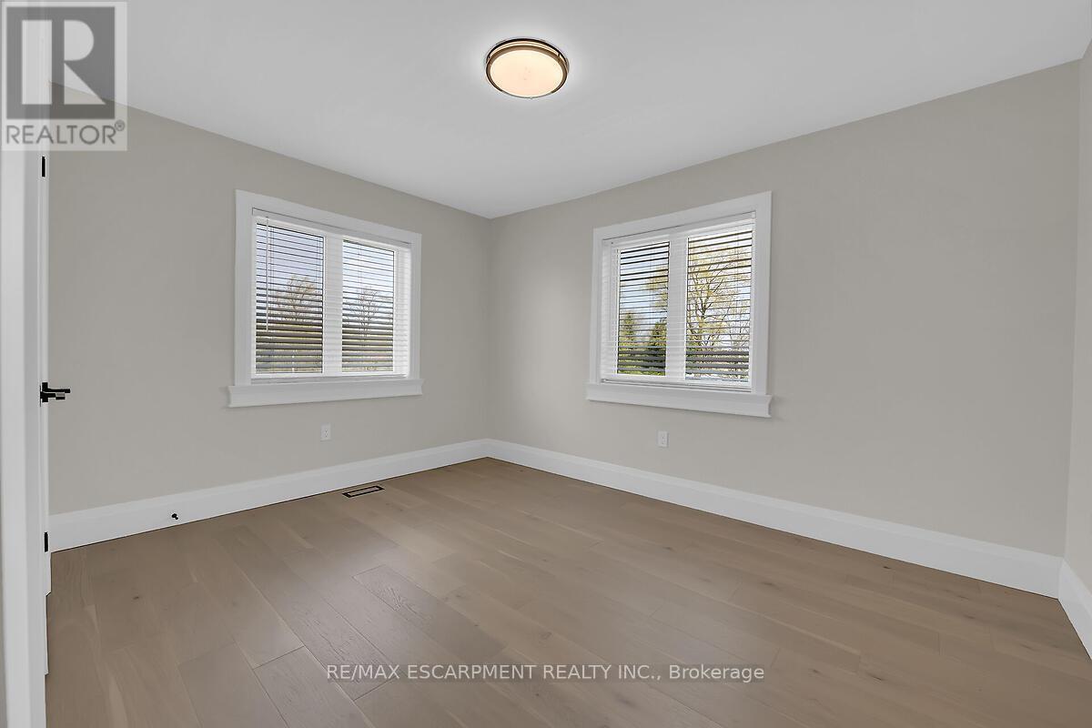 8184 Airport Road E, Hamilton (Mount Hope), Ontario  L0R 1W0 - Photo 34 - X12116797