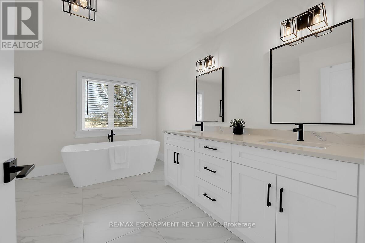 8184 Airport Road E, Hamilton (Mount Hope), Ontario  L0R 1W0 - Photo 29 - X12116797