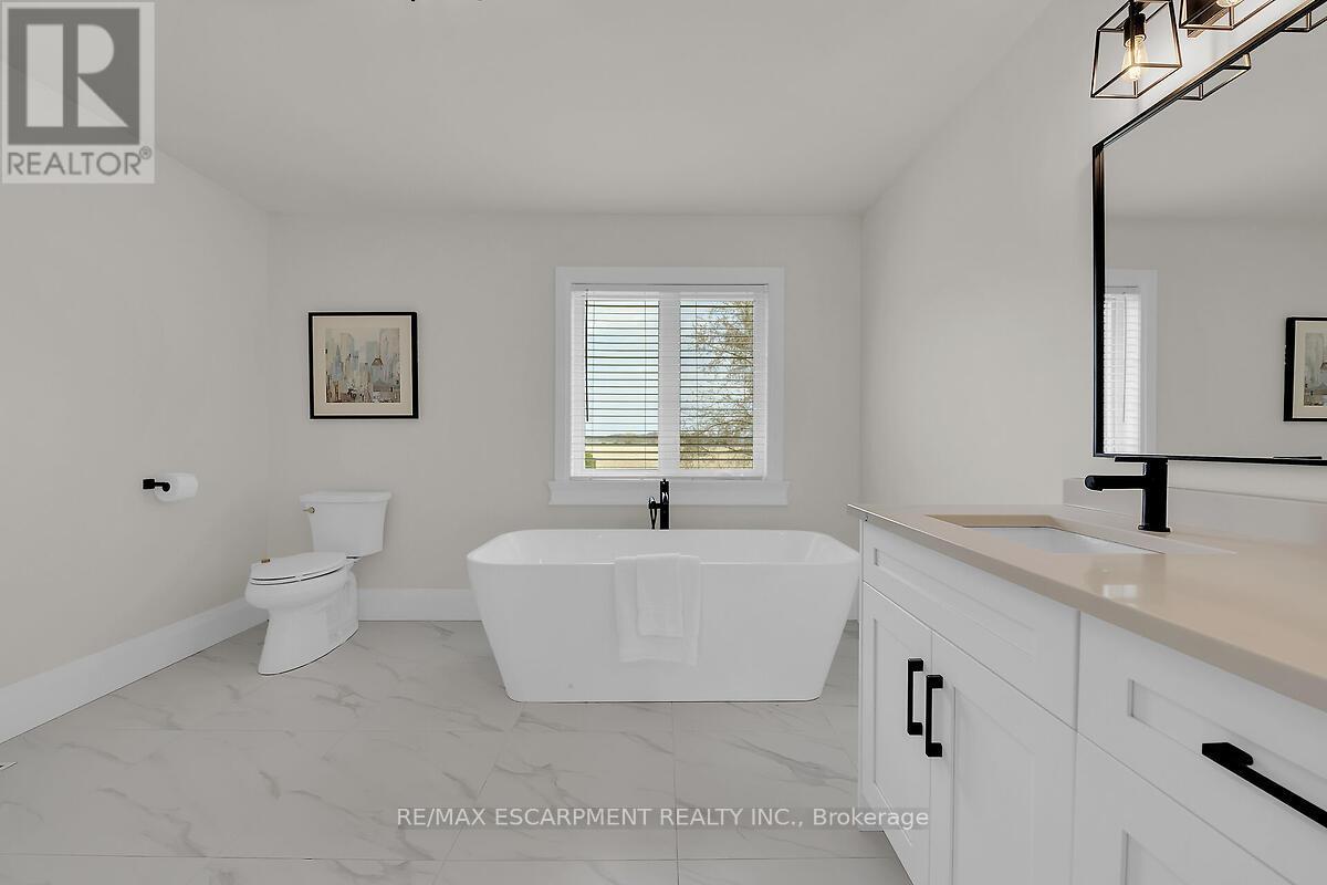 8184 Airport Road E, Hamilton (Mount Hope), Ontario  L0R 1W0 - Photo 30 - X12116797