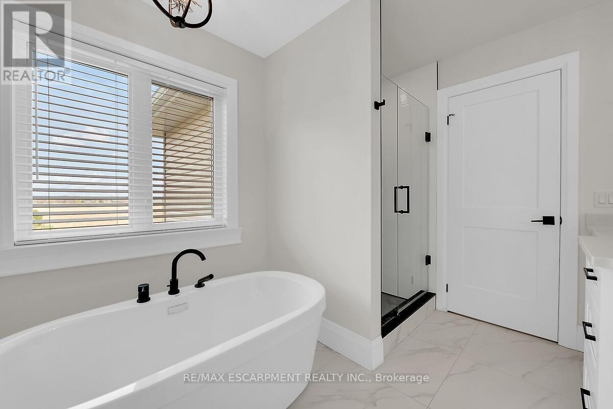 8184 Airport Road E, Hamilton (Mount Hope), Ontario  L0R 1W0 - Photo 39 - X12116797