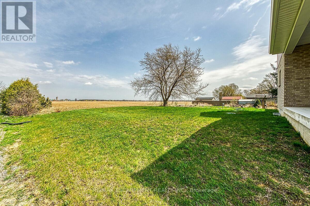 8184 Airport Road E, Hamilton (Mount Hope), Ontario  L0R 1W0 - Photo 42 - X12116797