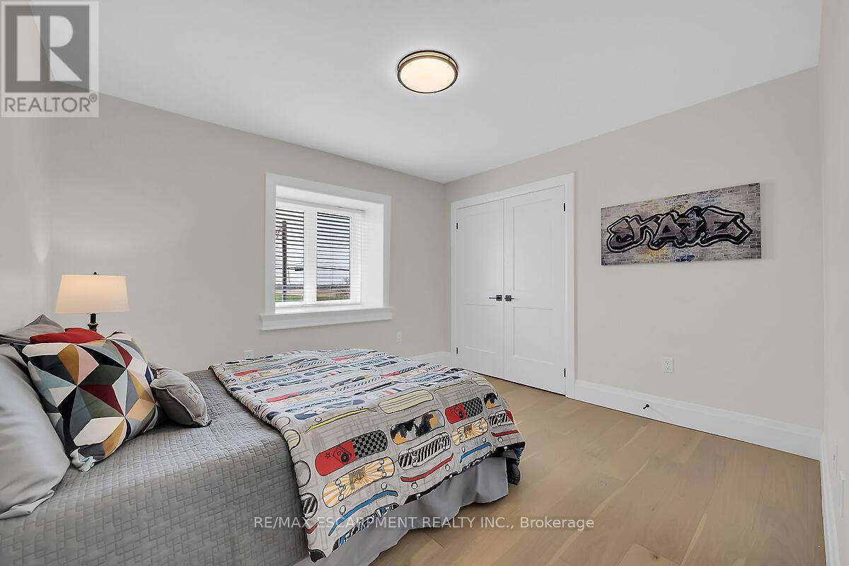 8184 Airport Road E, Hamilton (Mount Hope), Ontario  L0R 1W0 - Photo 33 - X12116797