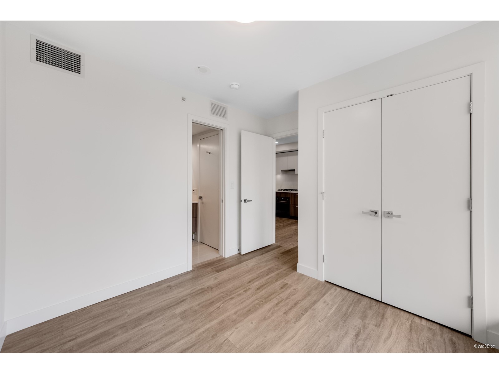 1205 9675 King Geoge Boulevard, Surrey, British Columbia  V3T 2V3 - Photo 9 - R2996209
