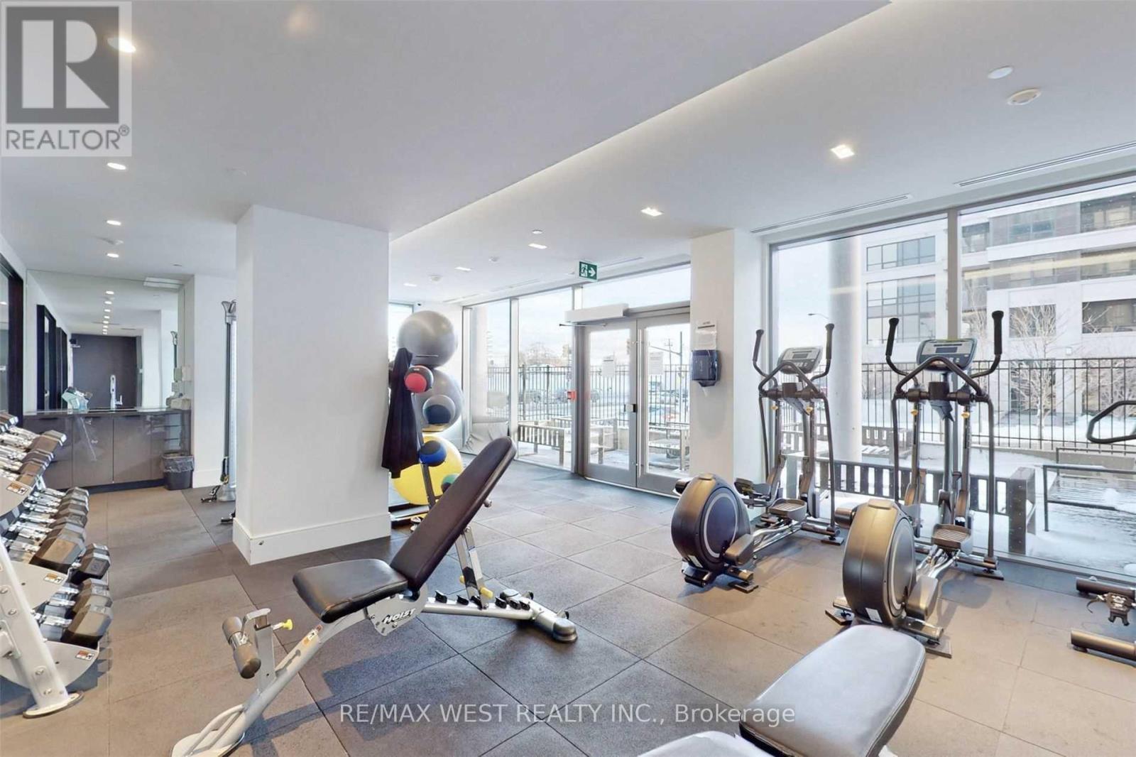 1012 - 10 De Boers Drive, Toronto, Ontario  M3J 0H1 - Photo 33 - W12117523