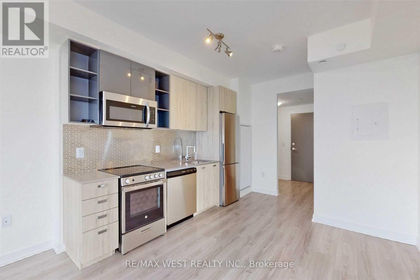 1012 - 10 De Boers Drive, Toronto, Ontario  M3J 0H1 - Photo 18 - W12117523