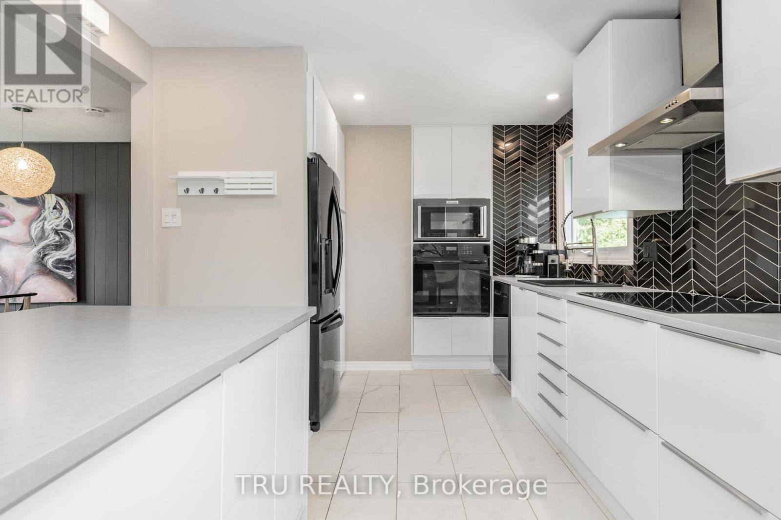 45 Dayton Crescent, Ottawa, Ontario  K2H 7N8 - Photo 18 - X12118459