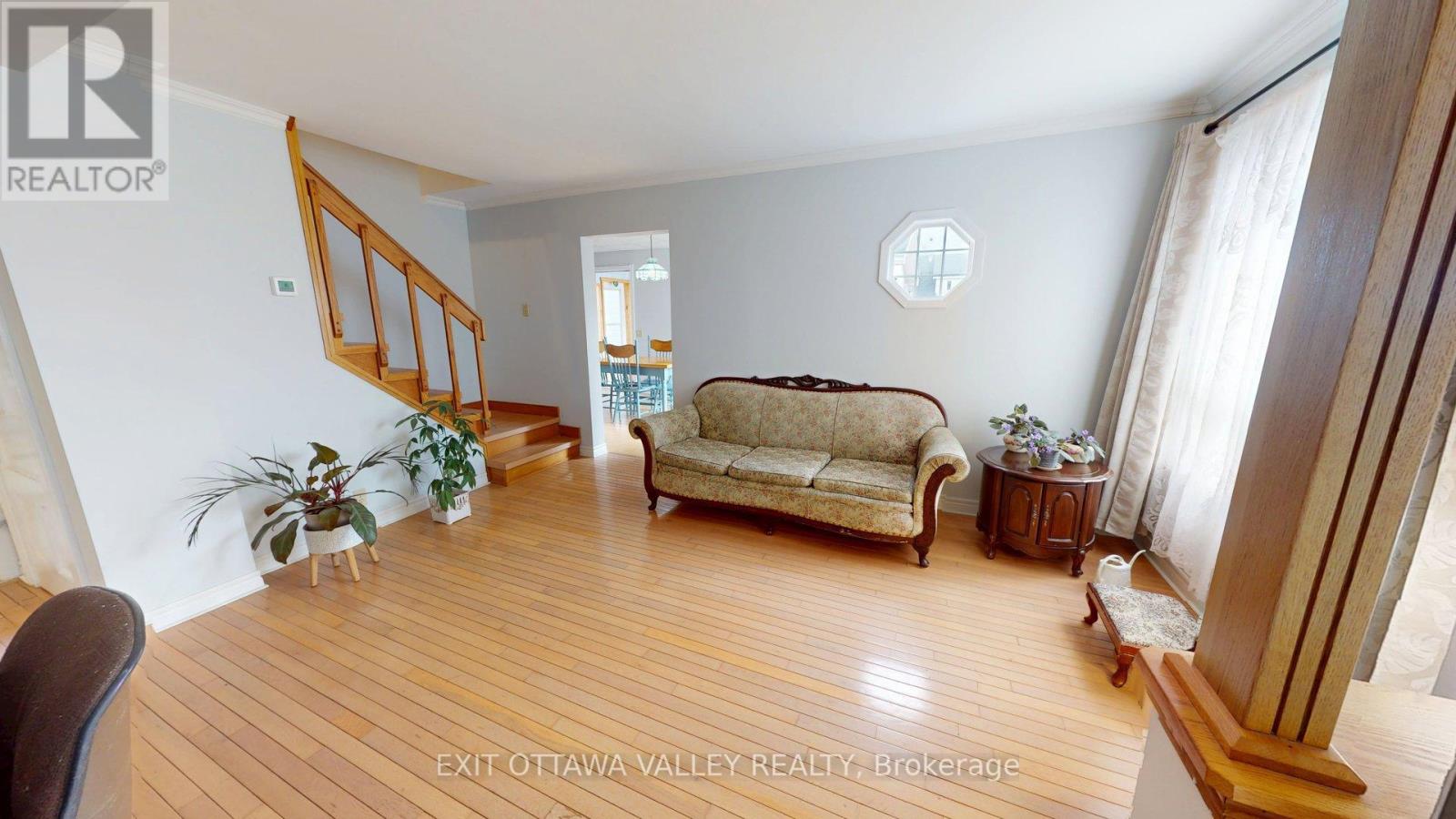616 First Avenue, Laurentian Valley, Ontario  K8A 5E1 - Photo 18 - X12118440