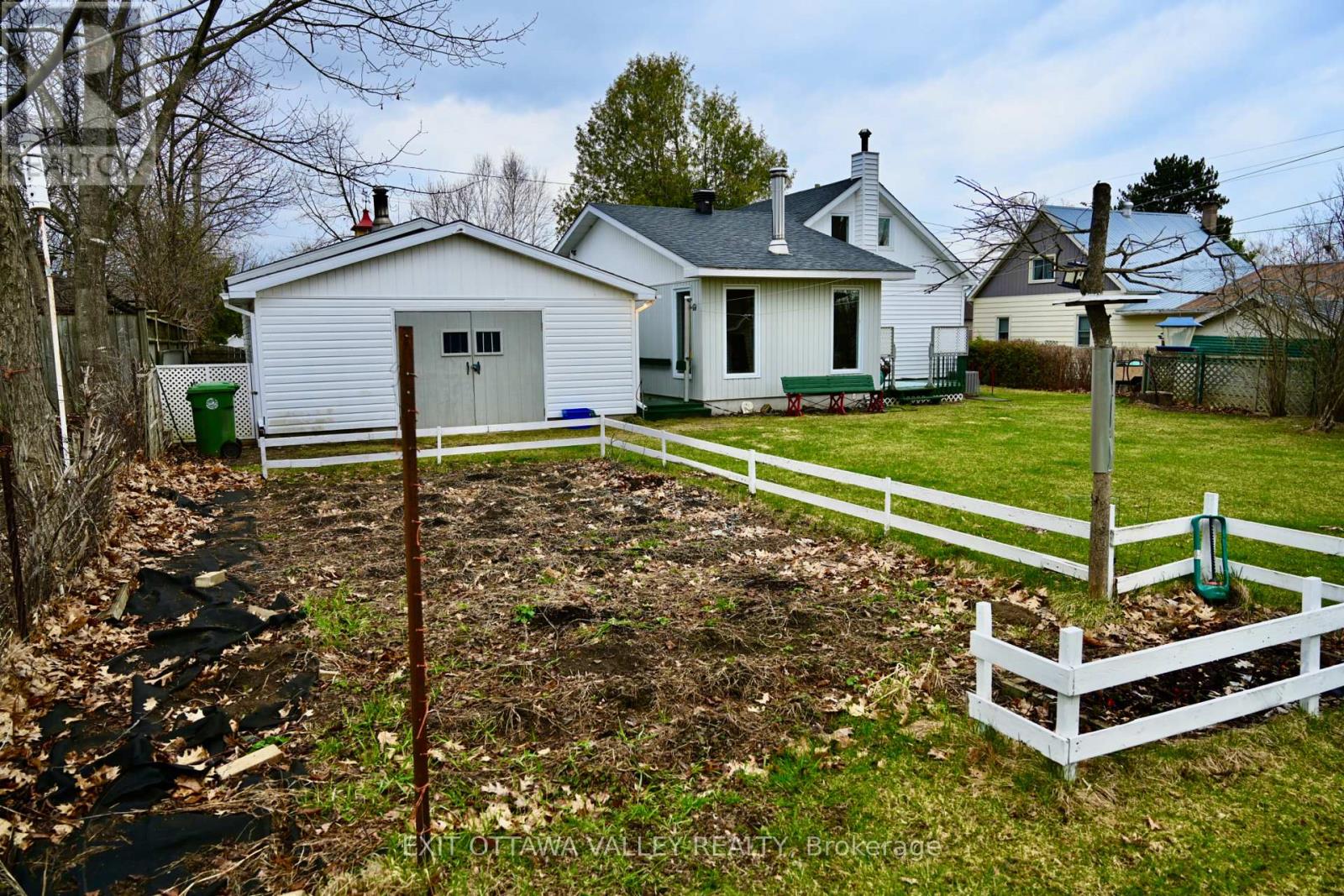 616 First Avenue, Laurentian Valley, Ontario  K8A 5E1 - Photo 44 - X12118440