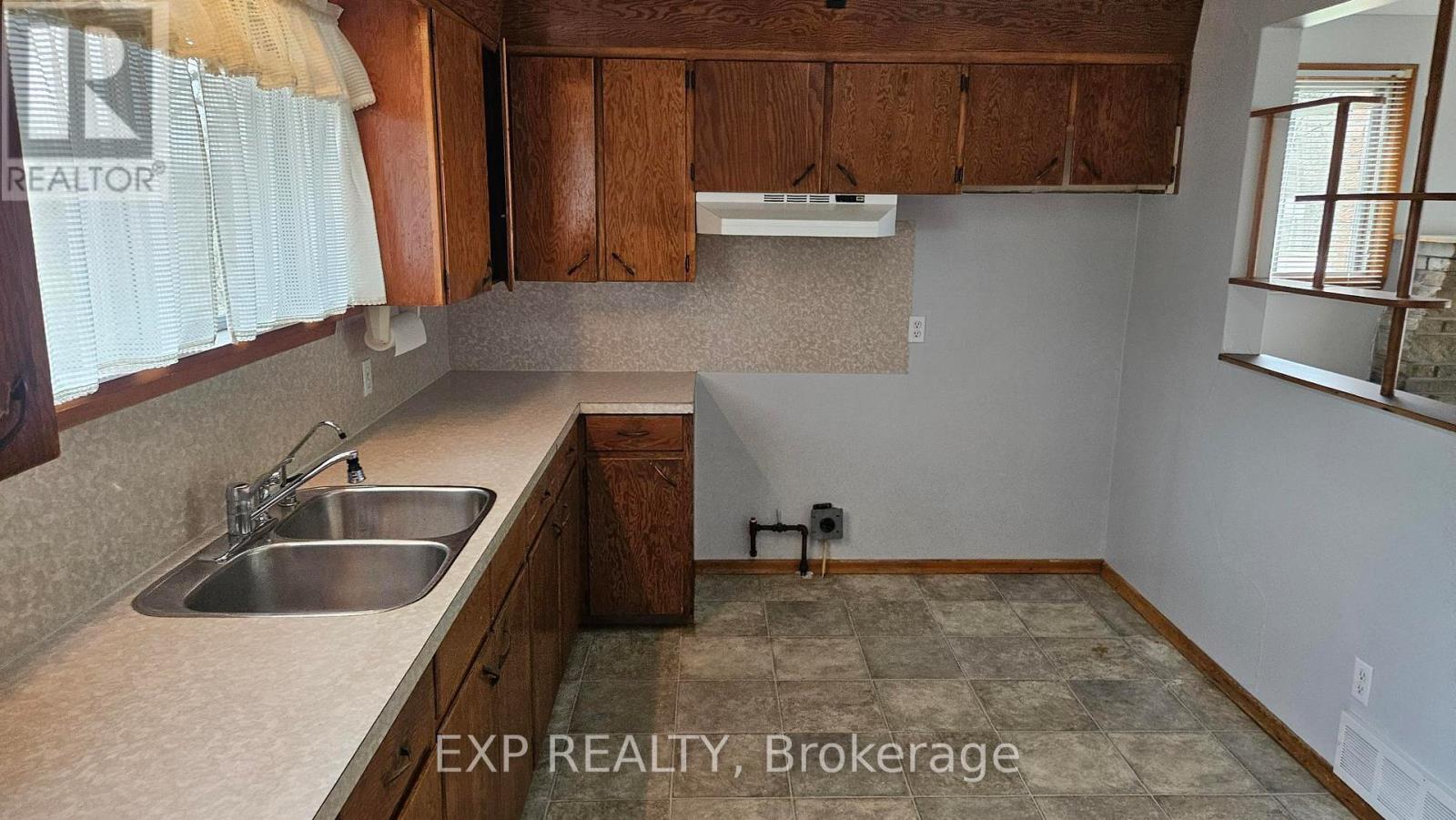121 Forks Road, Welland (Dain City), Ontario  L3B 5K6 - Photo 19 - X12118422
