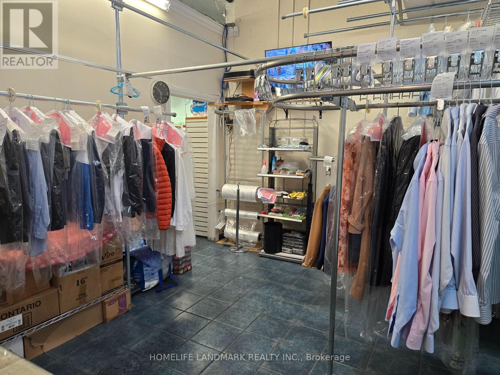 132-134 Simcoe Street, Toronto (Waterfront Communities), Ontario  M5H 3G4 - Photo 17 - C12118454