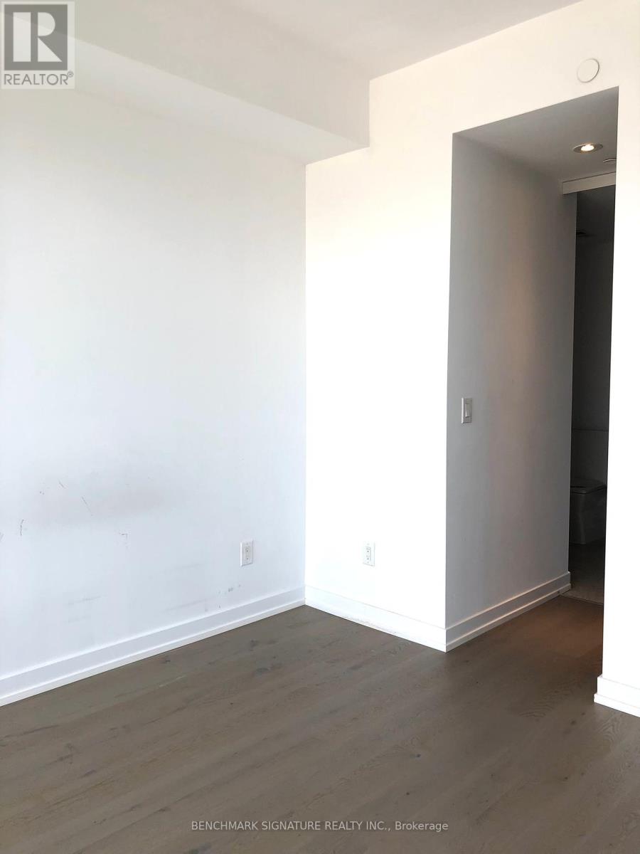 2301 - 488 University Avenue, Toronto (University), Ontario  M5G 0C1 - Photo 12 - C12118456