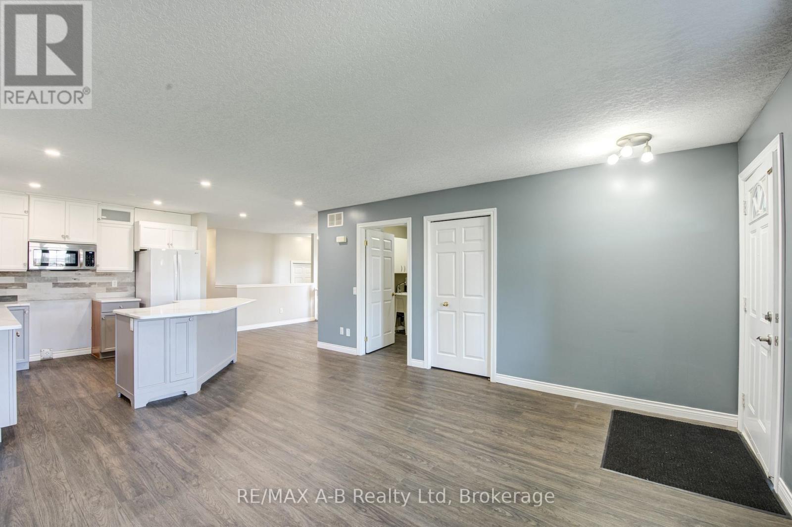 204 Frederick Court, East Zorra-Tavistock, Ontario  N0B 2R0 - Photo 16 - X12117684