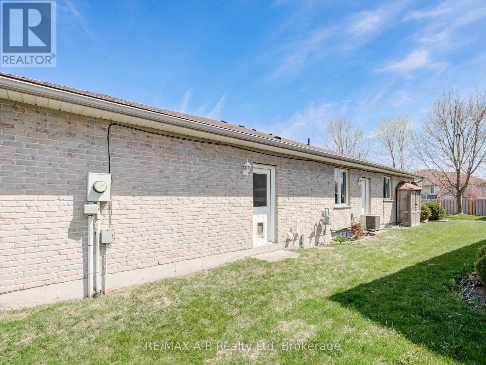 Property at 204 FREDERICK COURT image 3