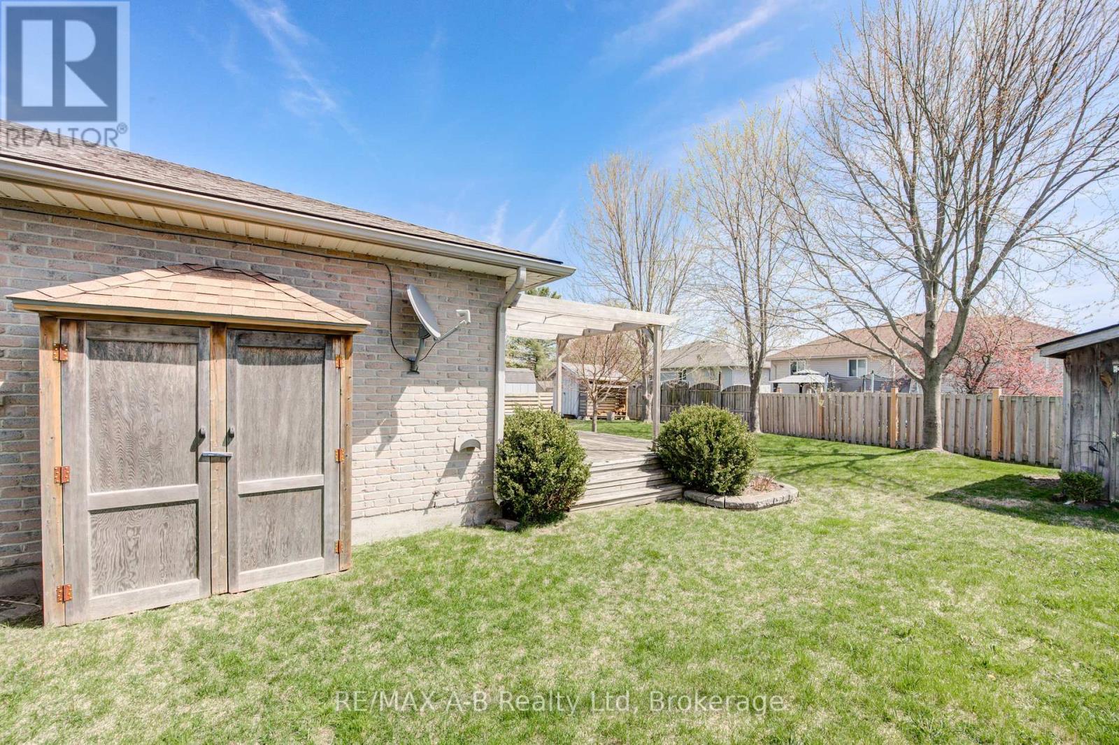 Property at 204 FREDERICK COURT image 5