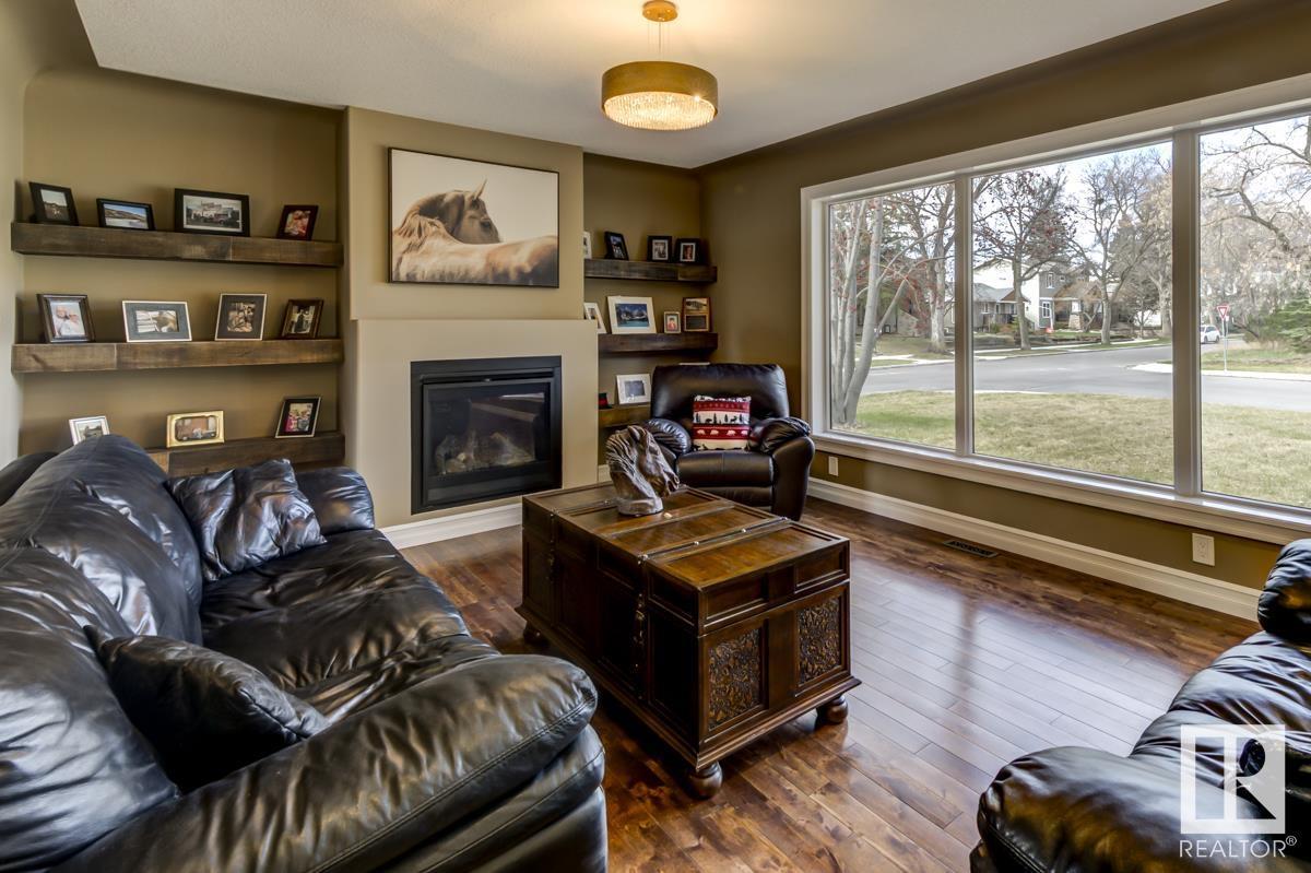 Property at 5318 111 AV NW image 4