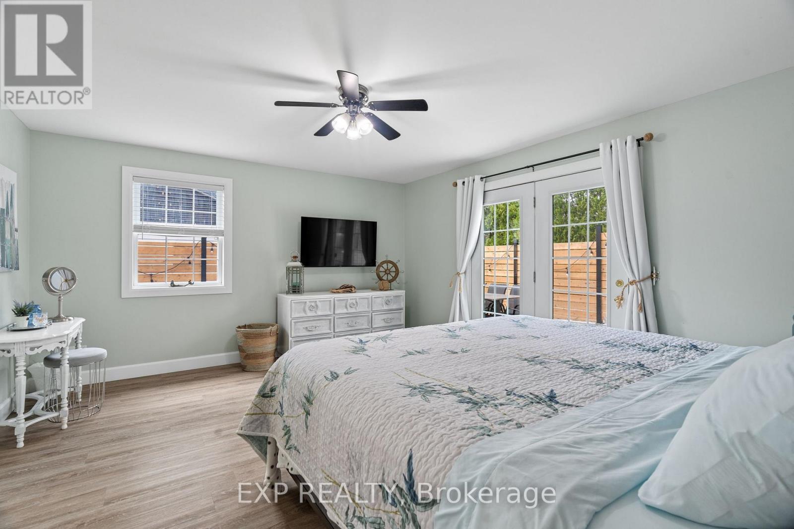 7652 Riverside Drive, Lambton Shores, Ontario N0M 2L0 - Photo 20 - X12118521
