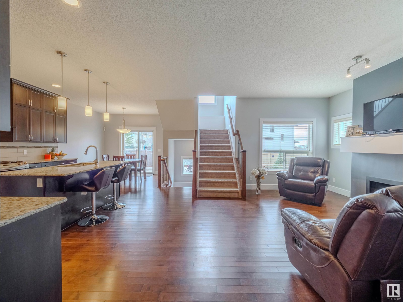 Property at 11732 18 AV SW image 4