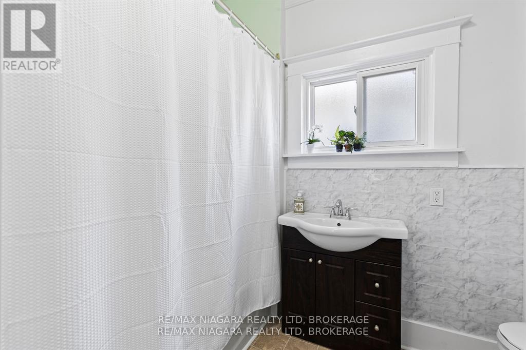 28 Ann Street, Thorold (Thorold Downtown), Ontario  L2V 2J5 - Photo 16 - X12118537