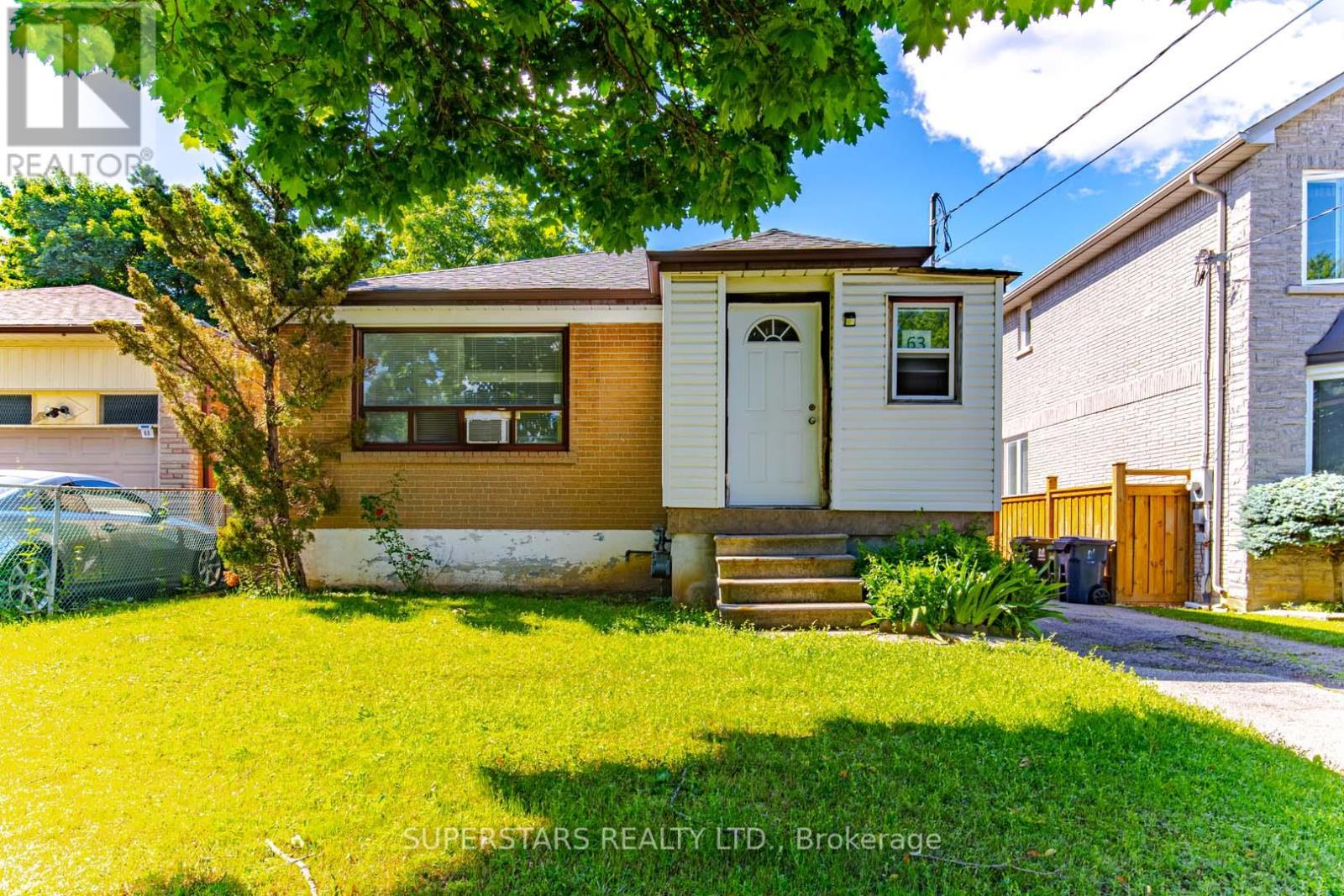 63 Madawaska Avenue, Toronto, Ontario  M2M 2R2 - Photo 2 - C12118539