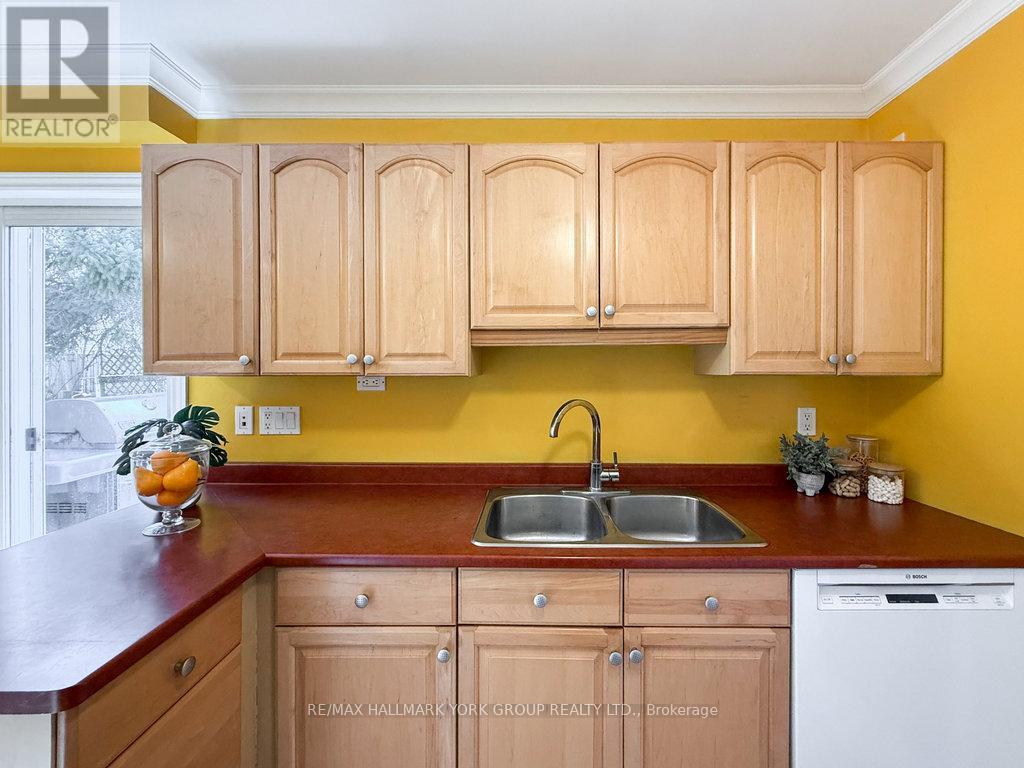 384 Handley Crescent, Newmarket, Ontario  L3Y 4T4 - Photo 13 - N12118517