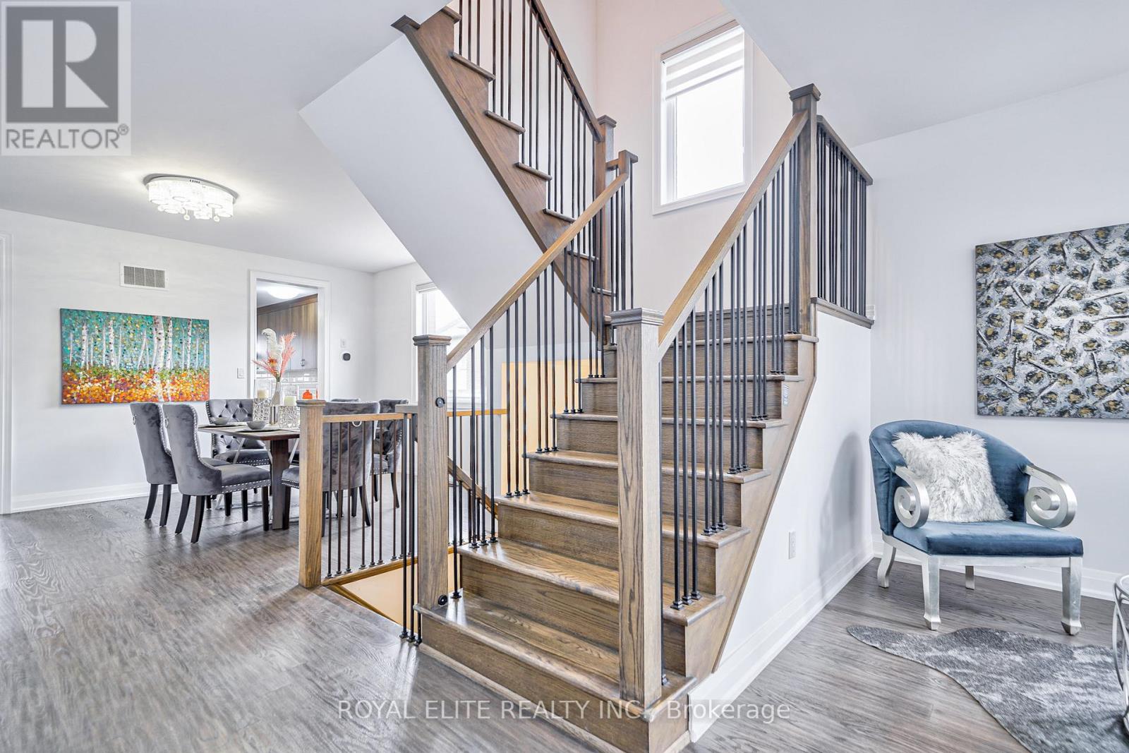 Property at 40 CONKLIN CRESCENT image 4