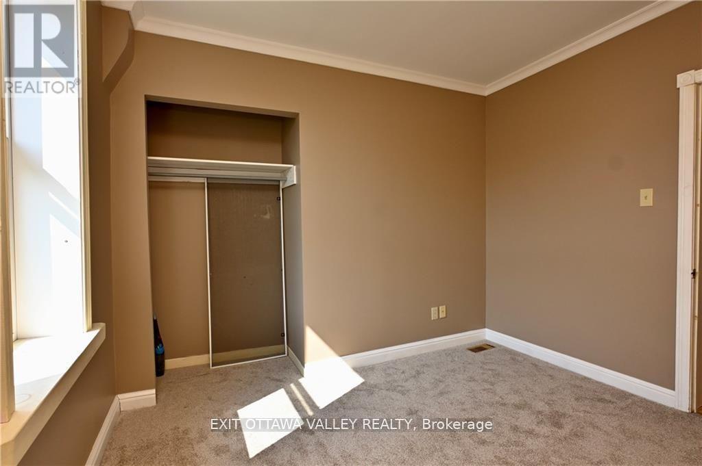 27 Meadow Street, Whitewater Region, Ontario  K0J 1K0 - Photo 16 - X12009353