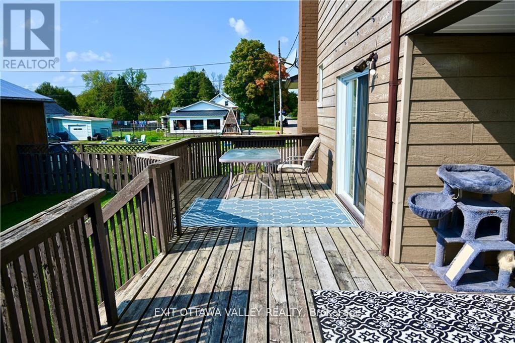 27 Meadow Street, Whitewater Region, Ontario  K0J 1K0 - Photo 27 - X12009353