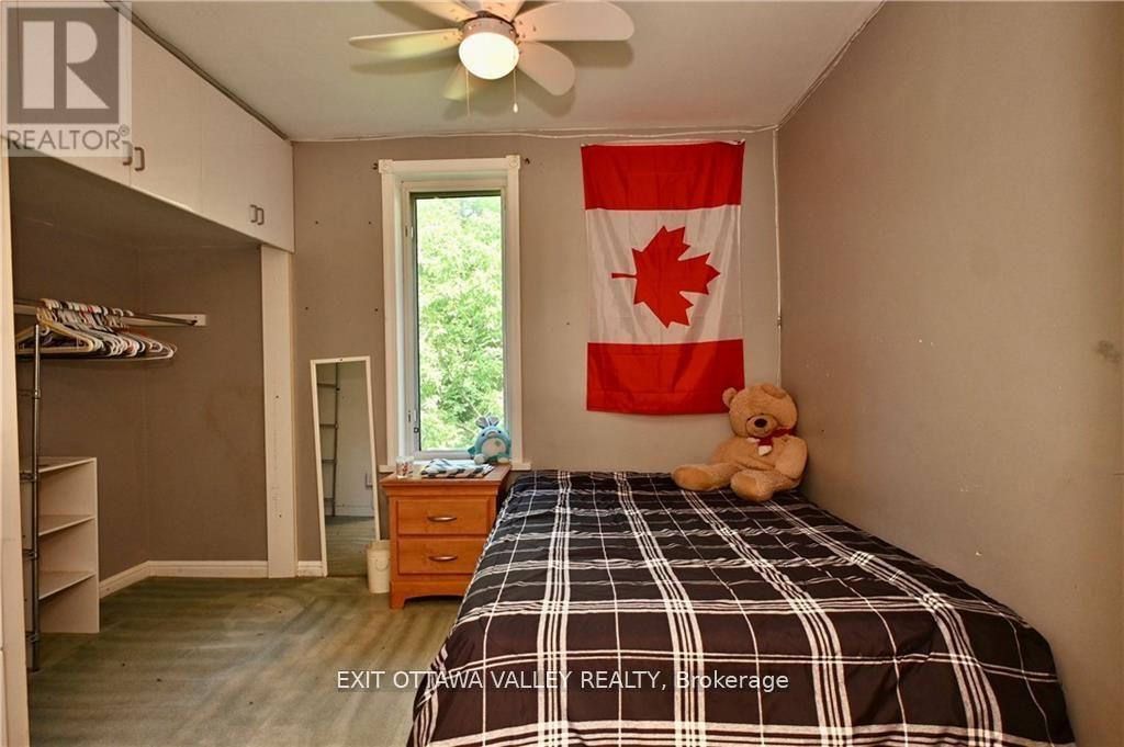 27 Meadow Street, Whitewater Region, Ontario  K0J 1K0 - Photo 18 - X12009353