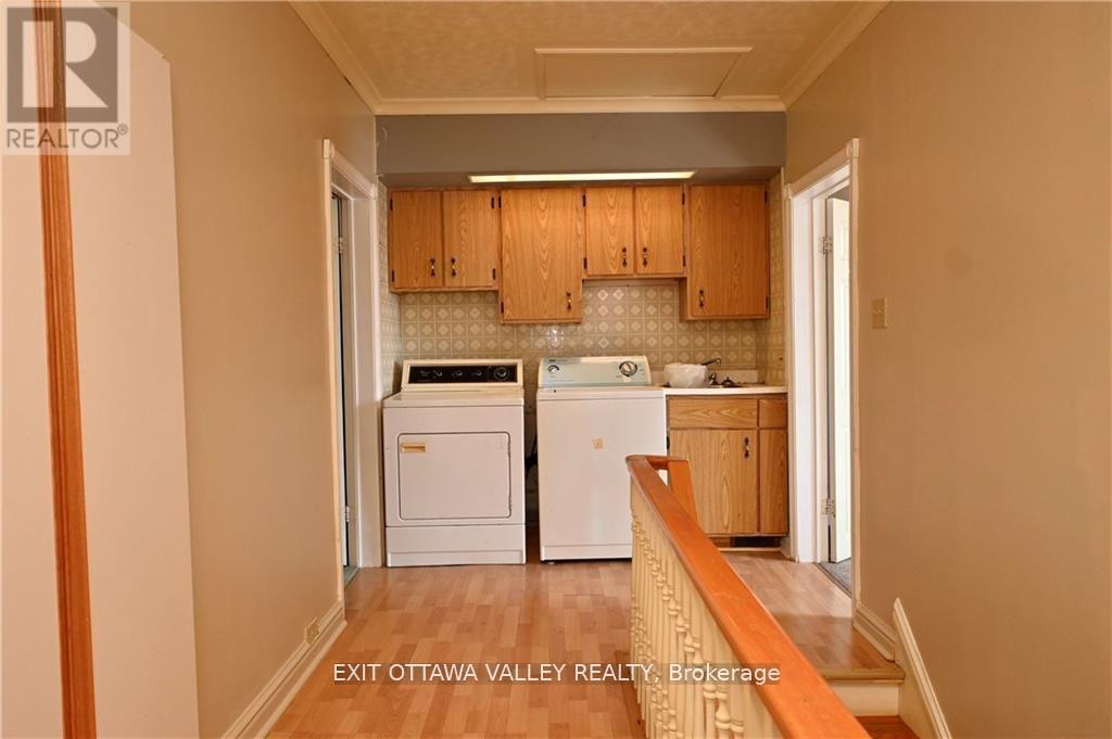 27 Meadow Street, Whitewater Region, Ontario  K0J 1K0 - Photo 24 - X12009353