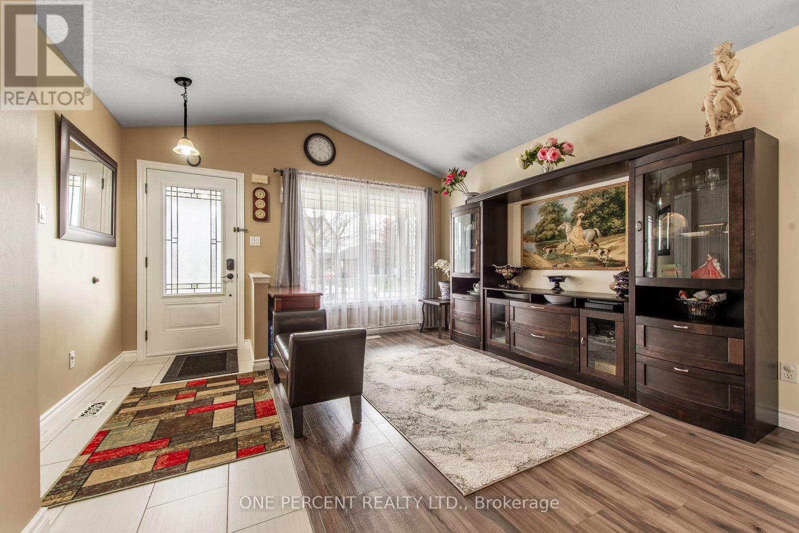 89 Glengarry Road, Orangeville, Ontario  L9W 5E2 - Photo 4 - W12118523