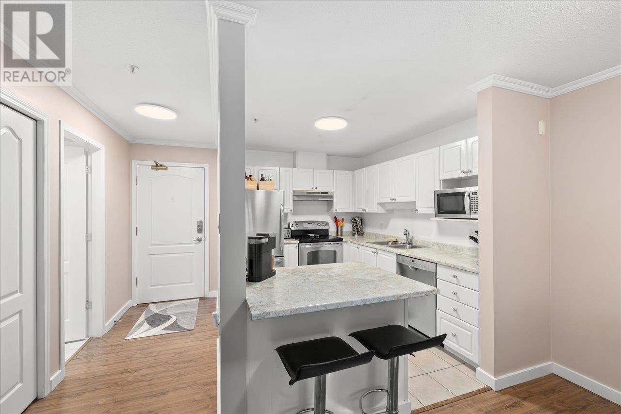 Property at 111 2559 PARKVIEW LANE image 4