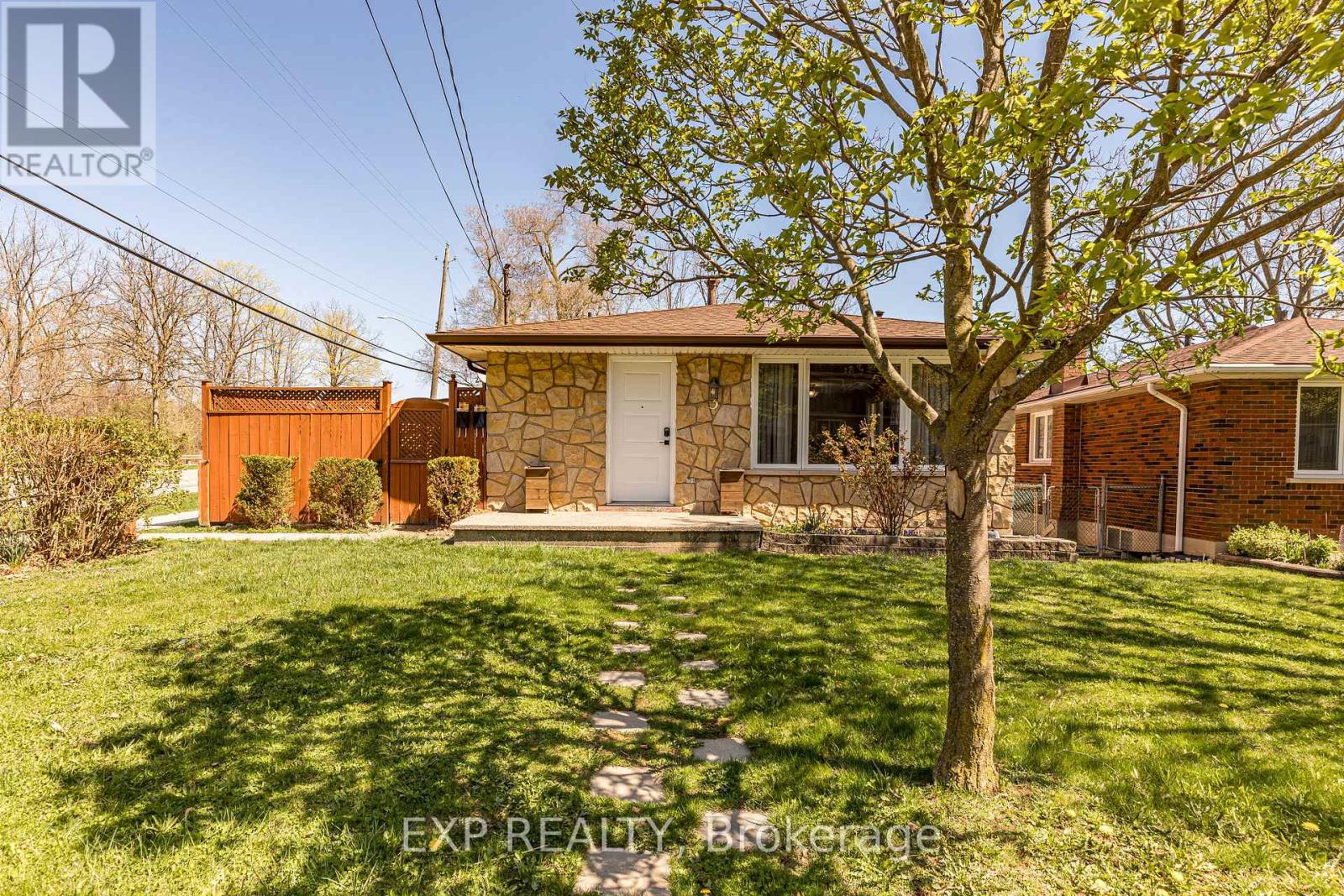 3 VEEVERS DRIVE, Hamilton, Ontario
