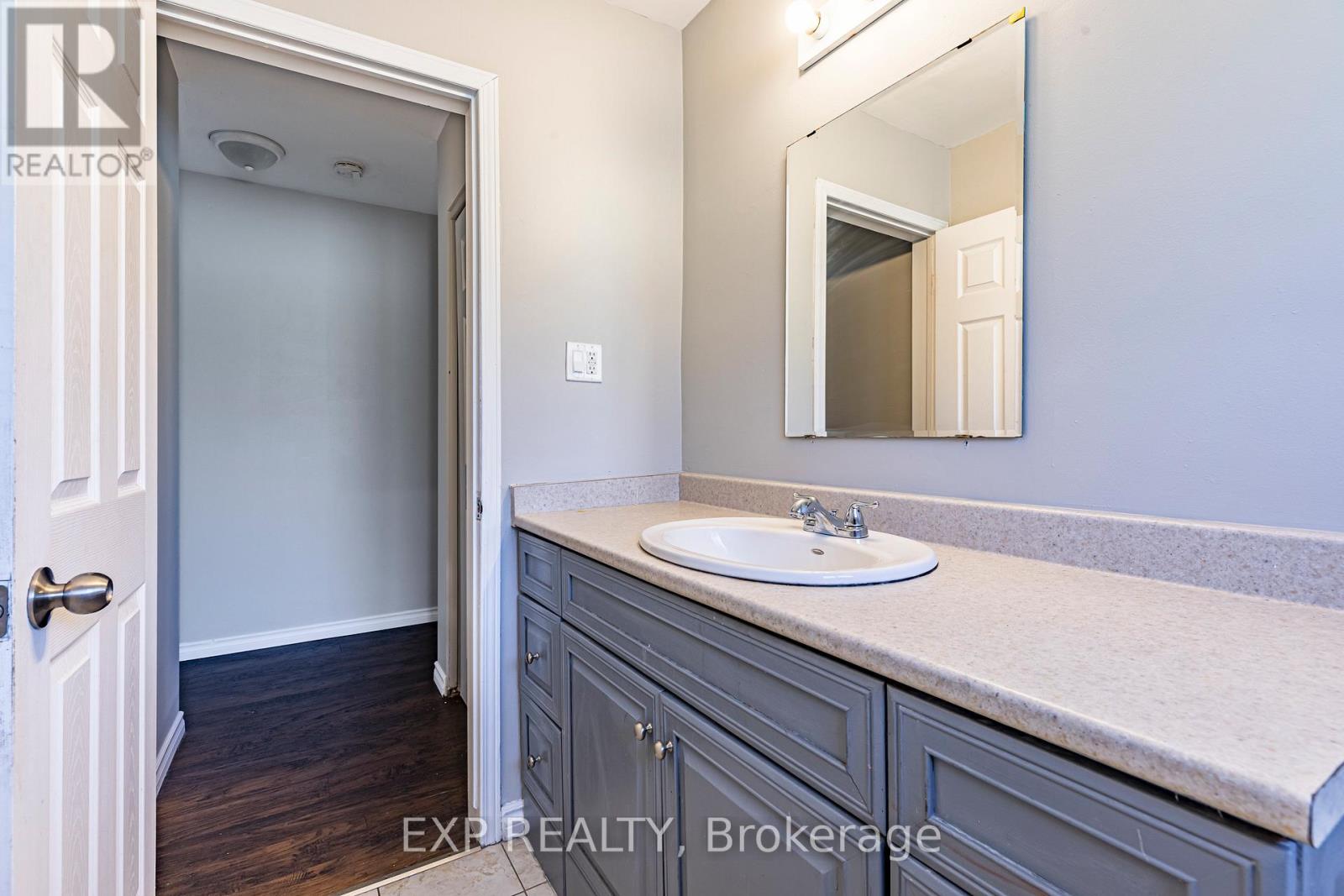 3 Veevers Drive, Hamilton, Ontario  L8K 5P6 - Photo 18 - X12118508