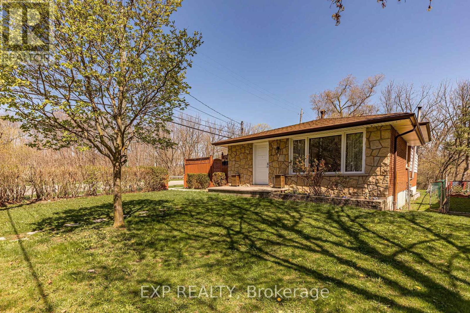 Property at 3 VEEVERS DRIVE image 2