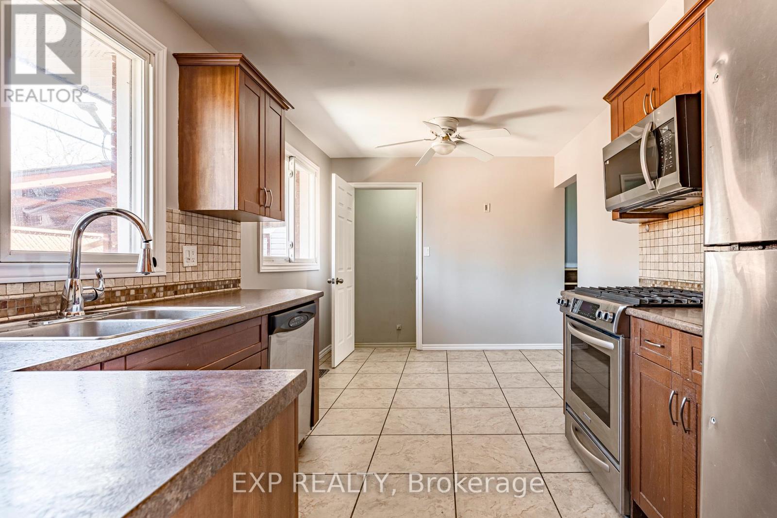 3 Veevers Drive, Hamilton, Ontario  L8K 5P6 - Photo 4 - X12118508