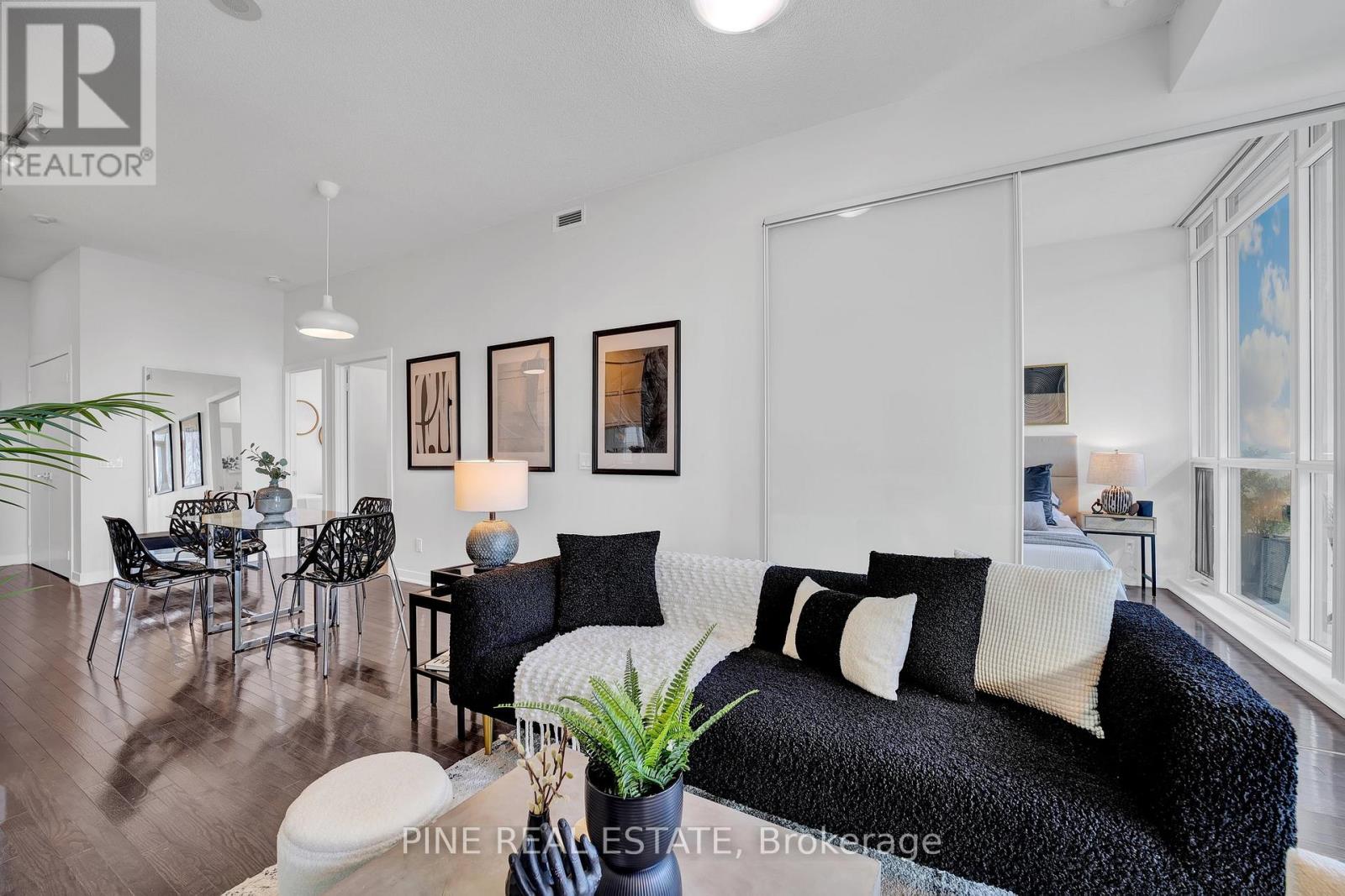 2602 - 770 Bay Street, Toronto, Ontario  M5G 0A6 - Photo 6 - C12036715