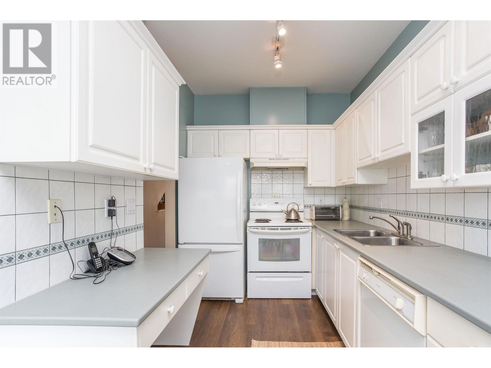Property at 26 5820 DOVER CRESCENT image 3