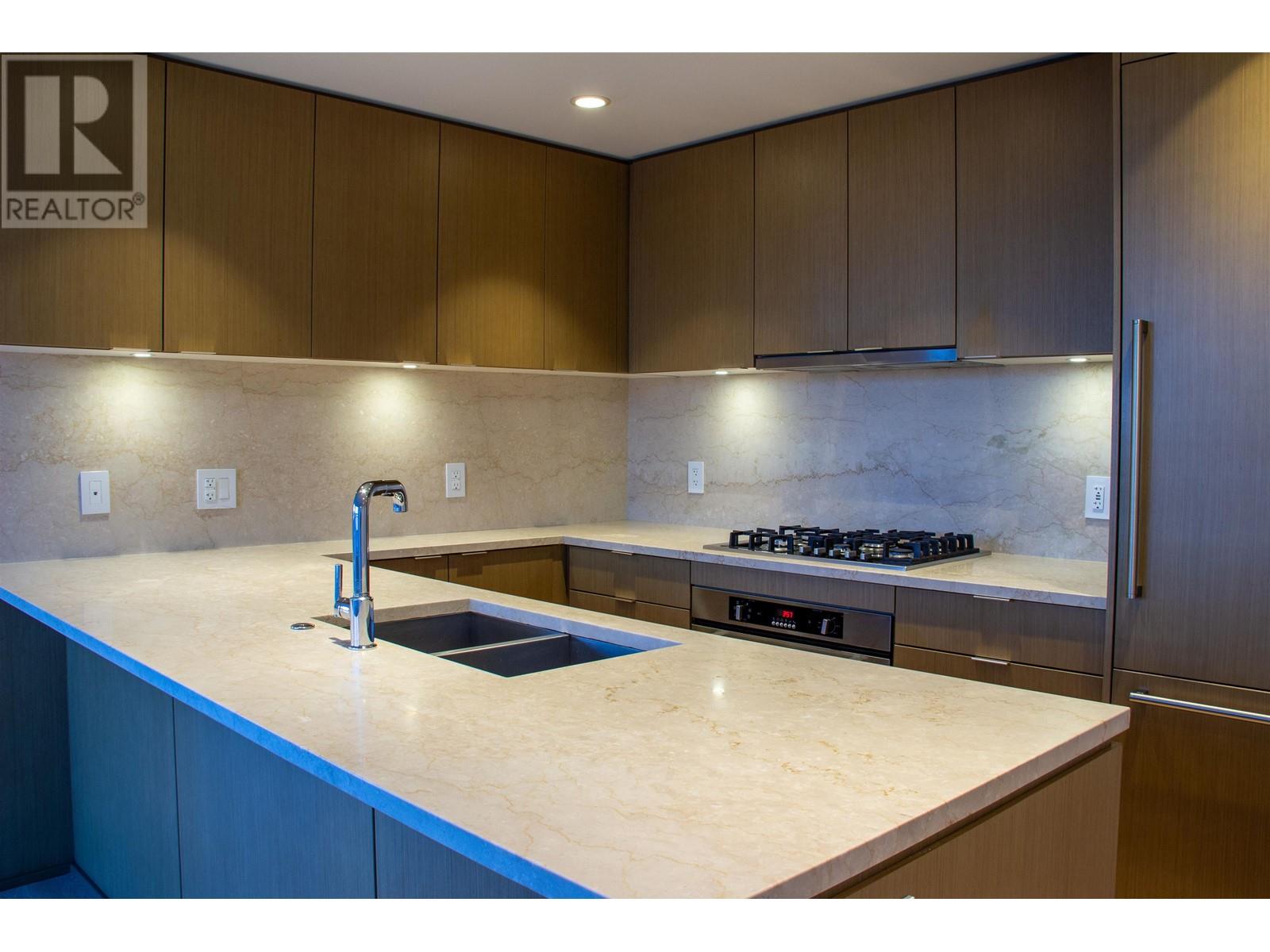803 112 E 13 Street, North Vancouver, British Columbia  V7L 0E4 - Photo 2 - R2997290