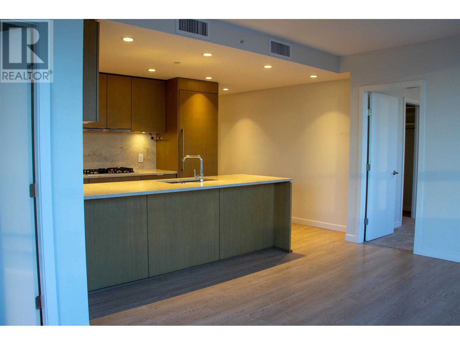 803 112 E 13 Street, North Vancouver, British Columbia  V7L 0E4 - Photo 5 - R2997290