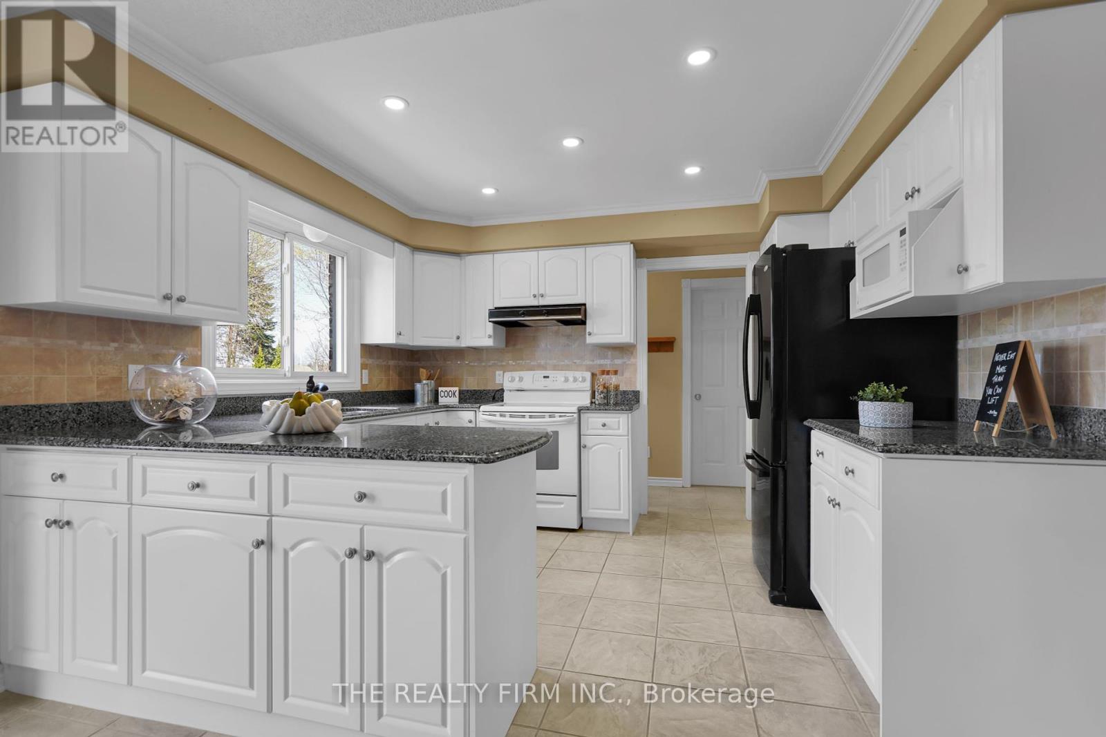 Photo 10 of 50 for 7026 Diane Crescent