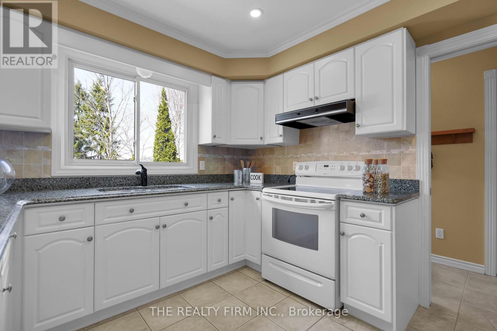 Photo 11 of 50 for 7026 Diane Crescent