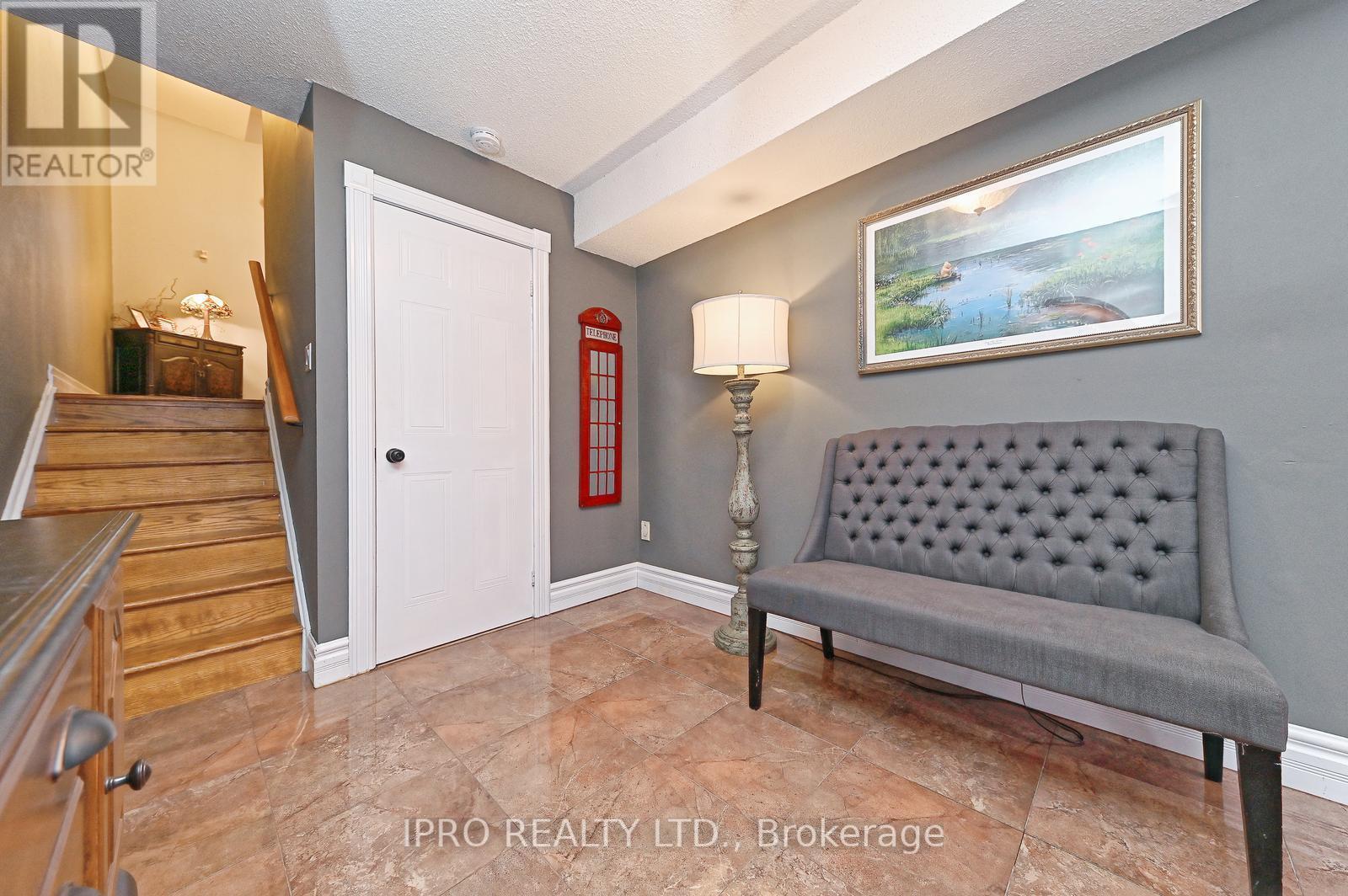 40 Stornwood Court Ne, Brampton, Ontario  L6W 4H5 - Photo 15 - W12092974